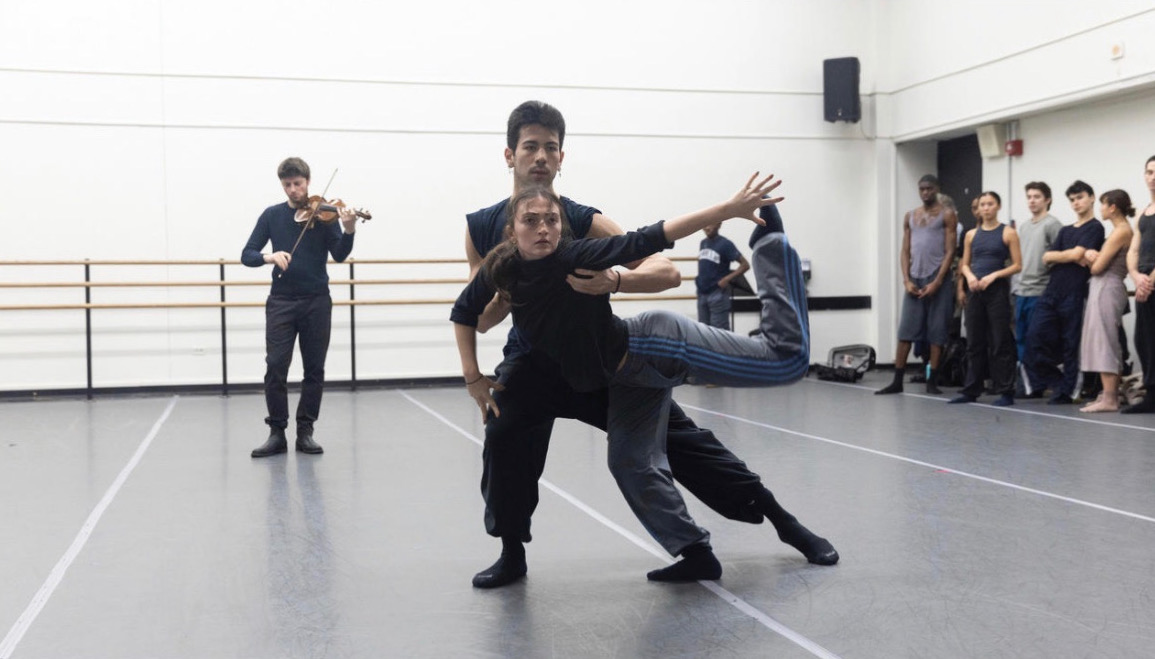Daniel Rafimayeri performing with dancers